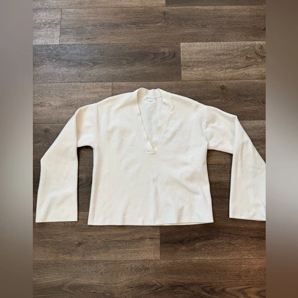 Good American Sweater. Women’s size 00/0.  Off white color, very cute style.